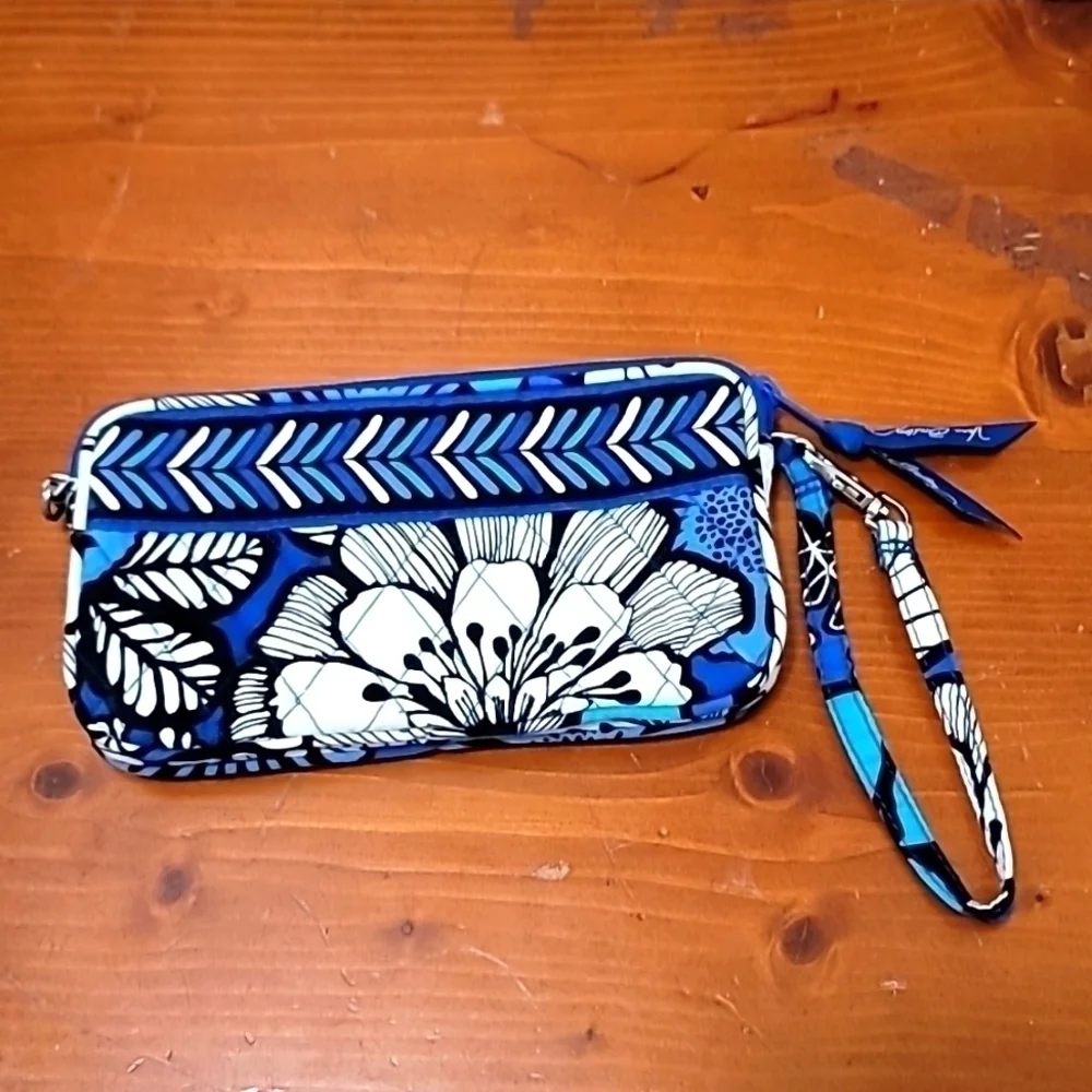 Vera Bradley Wristlet Wallet‎ Womens Small Blue Floral Chevron Quilted Cotton